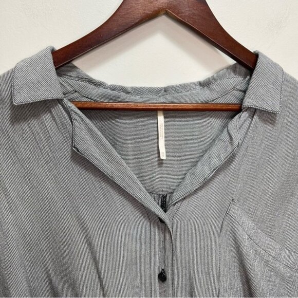 Free People Magic Breeze Shirt Size XS Oversized - Picture 5 of 12